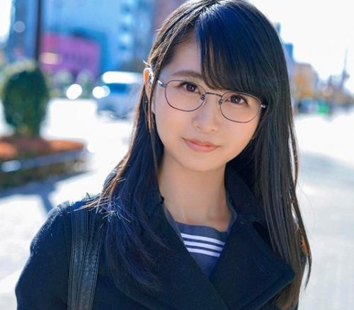 「ごめんなさい…」彼氏に悪いと言いつつも…パンツが染みてきた所でチ○ポを出すと股がってイキまくる淫乱JK