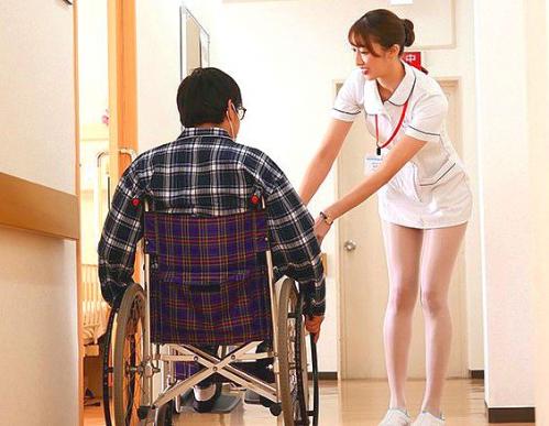 ＝ミニスカ痴女ナース＝責任感は強く困っている患者のためなら一肌でも二肌でも脱ぎ、ついでにパンティも脱ぐ患者にとっては天使のようなナース