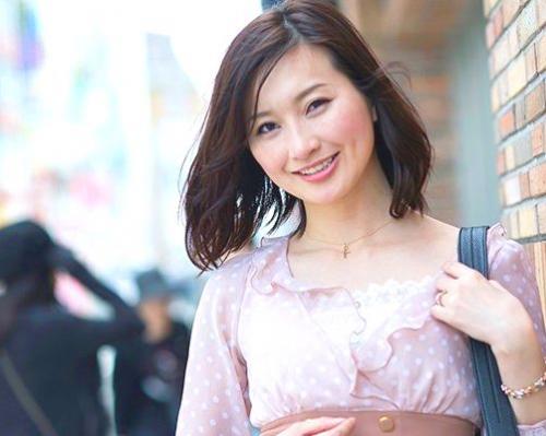 素人「美熟女の膣奥にある子宮口をち○ぽでマッサージして膣内射精！」全身高潮し連続逝きでち○ぽを貪る様に締め付けだす！