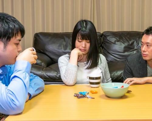 ＝NTR＝「…ちょっと！？彼氏に気づかれちゃうよぉ！」コタツの中で内緒で悪戯！カレの友人に寝取られ本気で生SEX！