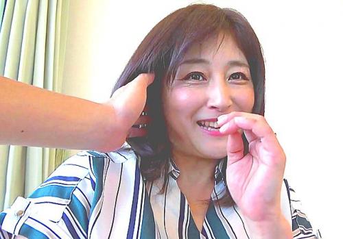 ＝素人ナンパ＝おばさんの自宅訪悶 旦那不在の我が家で不貞をはたらき昼下がりに中出しされる熟女