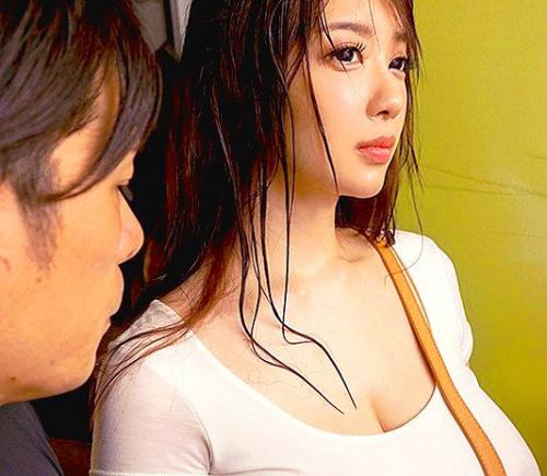 ＝爆乳＝「究極のおっぱいが…ノーブラ！？乳首透けてる！？」透けるノーブラ、ポロリしちゃうJcup 着衣神乳の誘惑