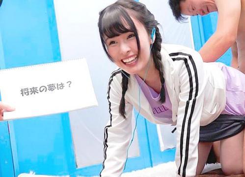 ＝MM号＝「友達の前でエッチなことをするといつもよりも感じてしまう！？」デカチンを即ハメ！SEX中もインタビューが続き、快感のあまり本音がこぼれまくる！