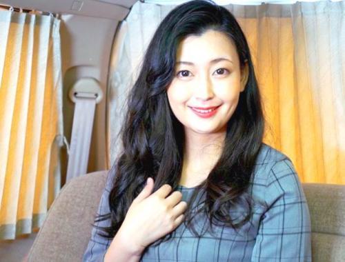 素人「黒髪ロングのセレブ人妻ナンパ♡」美魔女が溜まっていた欲求を抑えきれず電マ＆中出しSEXで何度もイキまくる！