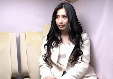 ＝人妻ナンパ＝清楚な顔に隠された貪欲な性欲！旦那以外の男と初めてヤル背徳感で興奮し、なりふり構わずイキまくる！