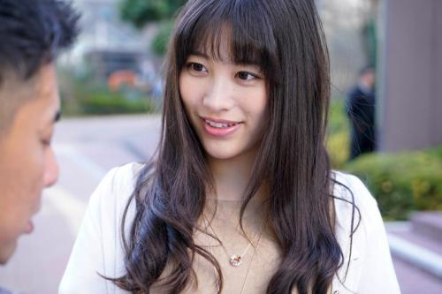 ＝素人ナンパ＝セレブ妻たちをなし崩し的に脱がせていきます。イキまくりな奥様たちは本気でSEXしてしまい最後は中出しされます。