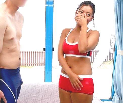 「ｽｺﾞｲ･･･大きいですね♡」童貞デカチンのオナニーのお手伝いから筆おろしSEXを目指してライフセーバーさんをその気にさせていきます。