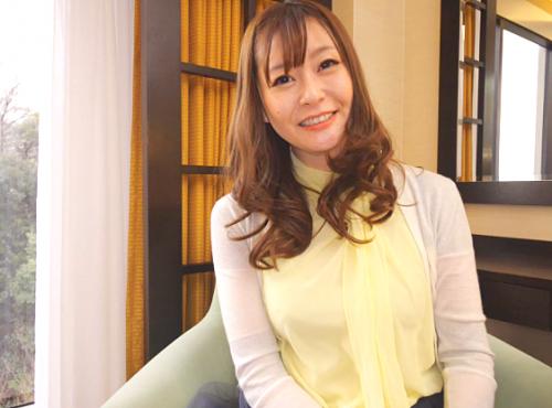 ＝人妻ナンパ＝たっぷりと時間をかけて口説き落とすと、爆乳を揺らし騎乗位で自ら腰振りイキまくる！