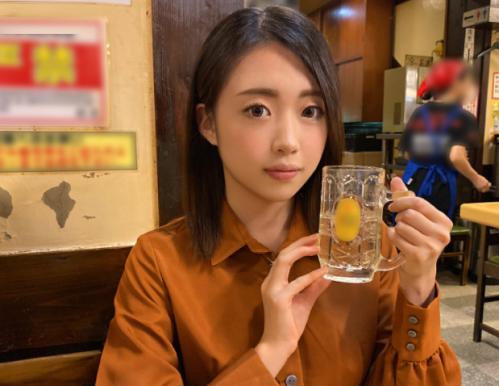 ＝素人＝ホテルに入ると全身毛穴からエロオーラ。イケそうな予感しかない！モデルテイからめちゃくちゃ綺麗な乳首をイジると敏感！