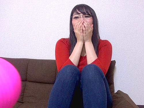 ＝素人＝カラダがスケベすぎる巨乳生保レディー 営業成績トップの人妻OLがデカチンで下品イキ！