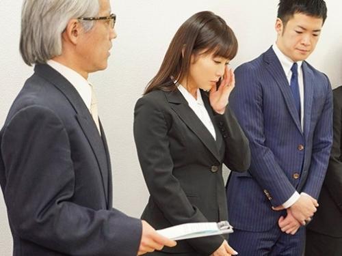 ＝熟女＝「今週末、大島さんと二人で研修旅行に行ってきてくれないか？」専務の愛人と噂されている、派遣の女性との研修旅行を命じられました。