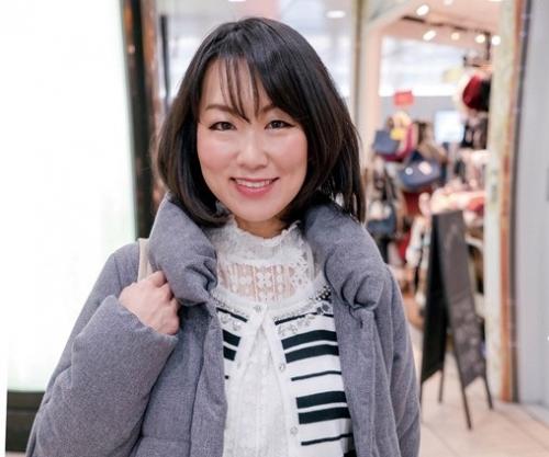 ＝熟女＝「わたしオバサンだけどいいの？」有頂天になる熟女に対し上手く気持ちを乗せて下着を拝見！そして動揺している熟女をねぎらうどころか容赦なく犯す！