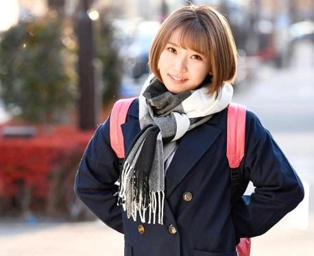 MM号「JKが新作リップのモニターではじめてのベロチュウ体験！」大人の濃厚キスでトロトロになったウブカワマ○コにビターなデカチンザーメンをプレゼント！