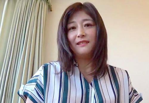 ＝素人＝「…自宅寝室でする他人とのSEXがこんなに興奮するなんて…」夫の居ぬ間に自宅寝室で不倫性交！熟女のご自宅訪問