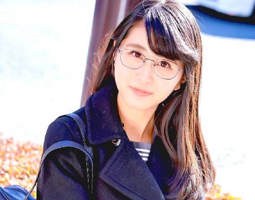 ＝MM号＝「ごめんなさい…」彼氏に悪いと言いつつも…パンツが染みてきた所でチ○ポを出すと股がってイキまくる淫乱JK