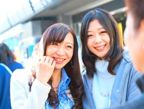 ＝母娘ナンパ＝「ママにドピュッと中出し！！」娘にとってもエッチな事をみられたくないのは母親。その母が娘の前で、娘が母の前で！