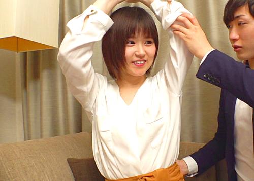 ＝素人＝ものすごく乱れたドスケベ中出しSEX！！うぶな美少女の股間がイケメンパワーで熱く燃え上がるw積極的に大きい肉棒を求め身悶え絶頂！！爆イキ昇天w