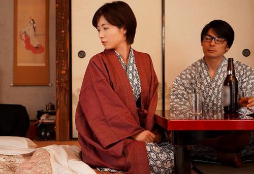 ＝出張相部屋＝「どんだけ出せば気が済むのよ、あんた狂ってる…」エアコンの壊れた部屋で絶倫部下の汗まみれ暴走ピストン炸裂！