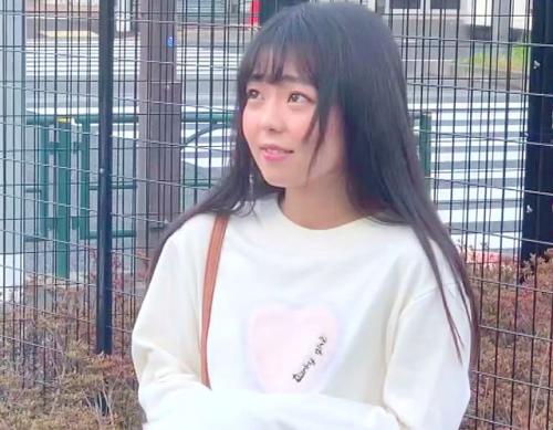 ＝素人ナンパ＝外国語学部2年。貧乳ツルぺタAカップ。キスだけでイキまくるキス大好き娘。