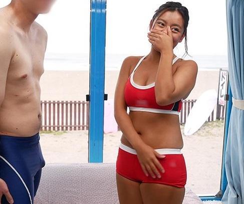 「…ちょっ…大きぃ…。。」オナニーのお手伝いから筆おろしSEXを目指してライフセーバーさんをその気にさせていきます。