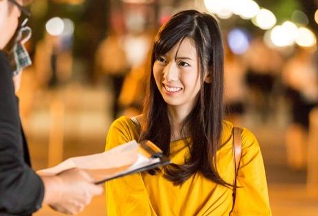 ＝人妻ナンパ＝ローターで全身マッサージを始めると感度良好！すぐいやらしい声を上げてしまいます。これは奥さんからのOKサイン！喘ぐ姿がエロ過ぎです。