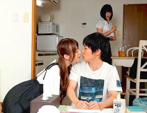 ＝彼女の親友と浮気セックス＝「あの娘より私のほうがイイでしょ…？」1ヶ月間ずっと焦らされ禁欲、彼女が研修で不在にするタイミングで性欲爆発。