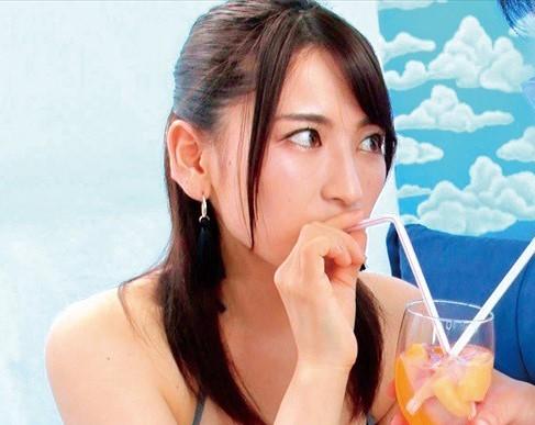 《素人ナンパ×海》スタイル抜群のお姉さんをナンパでGET‼童貞君のフル勃起チンポに興奮♥生ハメ中出しで筆下ろし大成功
