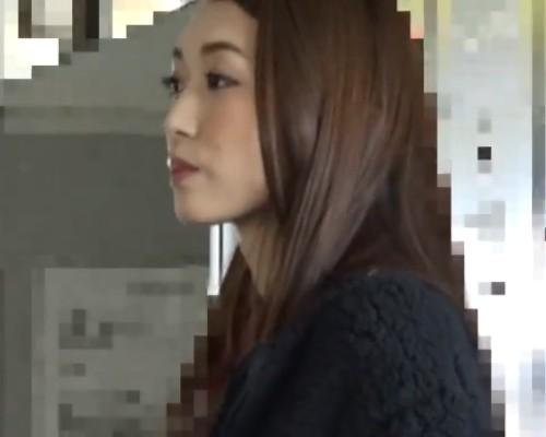 【人妻】※本物痴漢※綺麗な美人熟女のパンスト破ってマンコいじりまくる！チンポ出して挿入レイプしようとするが・・・