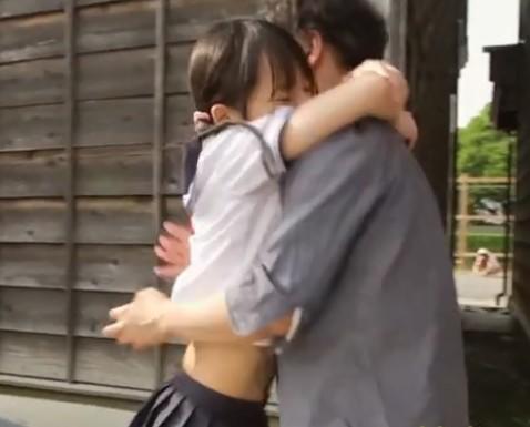 【あべみかこ】「お兄ちゃん大好き！」禁断の愛に目覚めたJKが兄とのセックスをせがむ！軽トラの荷台で激しいピストン！