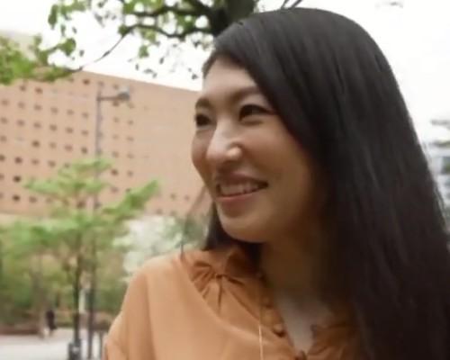 【人妻ナンパ】不倫したい子持ちの四十路熟女！ホテルでハメ撮りセックス！色白スレンダーの美乳ボディ！