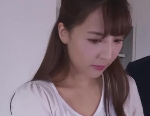 【三上悠亜】弱みを握られた女教師が無理やりエッチを迫られる！巨乳を揉んでパンスト脱がせてクンニする！