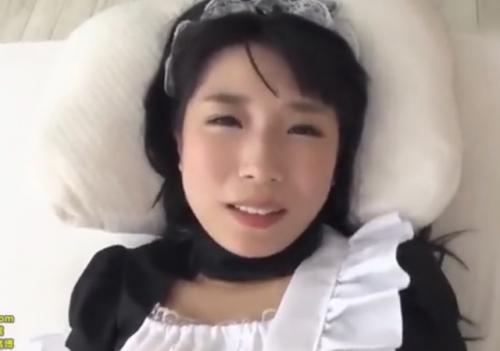 ロリ系美少女がメイドコスプレでご奉仕！締め付けのきついオマ〇コにピストンしてる時に見つめられたら速攻でイっちゃうｗ