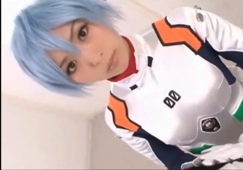 【コスプレ】美少女が綾〇レイのコスプレでしゃぶってくれて大興奮！顔射でぶっかけて放心状態ｗ