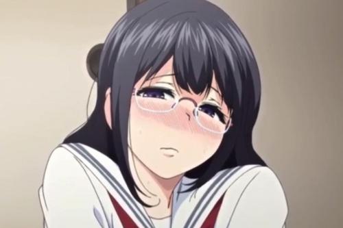 メガネ巨乳美少女JKが恥ずかしそうに見ているものは友達がキスしながら騎乗位で腰を振る姿