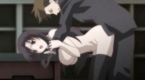 巨乳美少女JKが教室で立ちバック連続ピストン！その様子を見て女子のおマンコを弄ってしまう