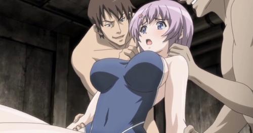 巨乳美少女JKが競泳水着を着て乱交セックス！両手で男根を手コキしながら騎乗位で突き上げられる