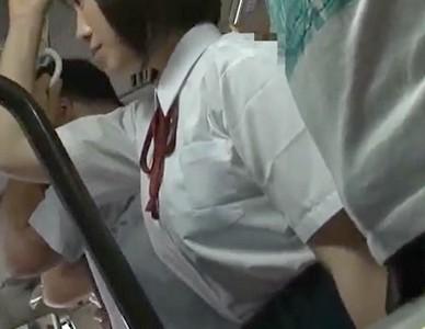 ロリ巨乳美少女がバスの車内でおっぱいを弄ばれ制服着衣のまま立ちバックで強制挿入！