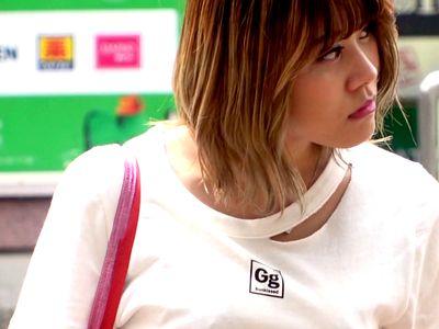 エロ巨乳おっぱい大量潮吹きギャルお姉さんがノーハンドフェラしつつ放尿おしっこお漏らし！凄テク手マンで連続の潮吹き！