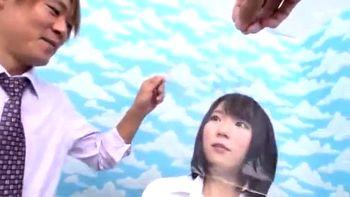 ラップがあるから大丈夫！そんな頼りない薄皮いちまいで守りきれるはずもなく勃起チンポと結合→膣内射精ｗ