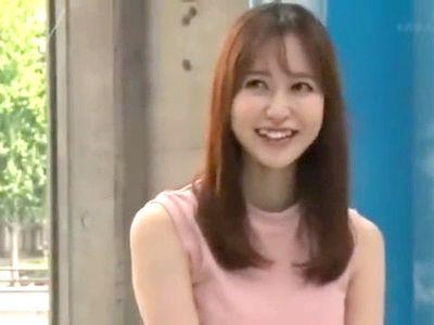 柔らかい笑顔が魅力的な人妻の柔らかい美乳を刺激しておっぱいイキ！からの偽の変態マッサージ男が凄テク手マンで羞恥潮吹き！中出しSEX！