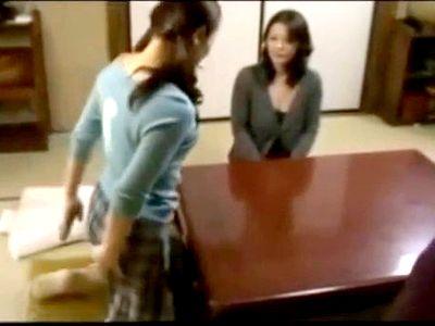 ”絶倫”中年の性欲は留まるところを知らない！再婚相手の嫁さんだけでは満足できずにその娘もパコって親子丼なエロドラマ