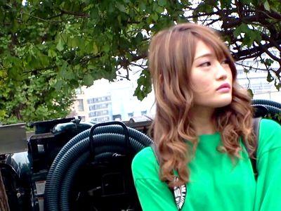 エロかわいいギャルお姉さんがずらしハメSEX！スケベなガニ股騎乗位！凄テクのグラインド騎乗位！カメラの雫が気になるなぁ