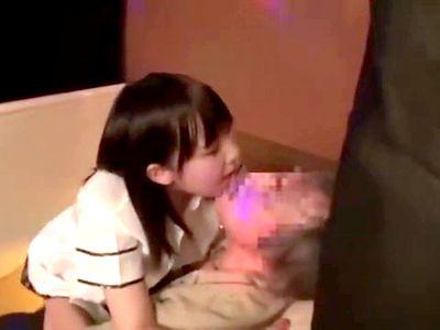 制服JKコスのデカパイおっパブ嬢は指名客がほしい！それを変態男に見透かされて無許可中出しSEXに持ち込まれてしまう！