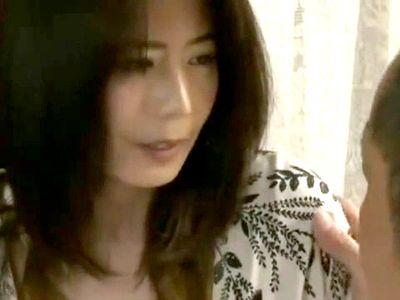 「結婚してください！」「はい…私でよければ」美しい熟女がプロポーズを受け入れたので即ハメSEXに持ち込もうとするエロ親父