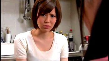 「SEXを教えるのはお母さんの仕事なの！」かわいいお姉さんが息子と中出しセックスして嫉妬する熟女のママさん