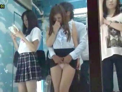 女の子をたくさん用意した部屋を女性専用車両に見立ててセクハラ痴漢三昧できる妄想ハーレム企画！可愛い子を選んでパコ！