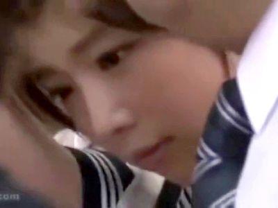 アイドル級で童顔ロリ可愛い美巨乳おっぱい美少女JKが電車内で変態男にセクハラ痴漢されちゃうエロ動画！