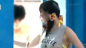 「友だち同士なのにどうしてこんなことにっ…！」童顔でデカパイのJDが男友達と素股マッサージからヌルっと生挿入SEX！