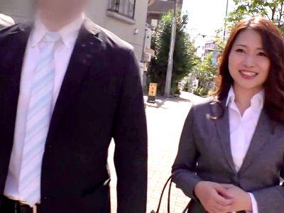 企画ナンパされた女部下と上司！濃密にベロチューしながらのNTR！