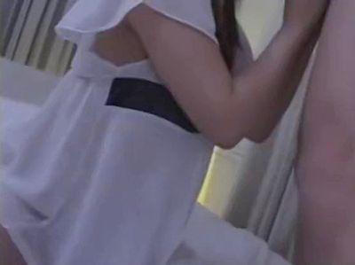 童顔ロリかわいい美熟女が美尻を見せながら濃厚ジュポフェラご奉仕！パンパン音を出しながらガン突き激ピスで突かれて中出し！